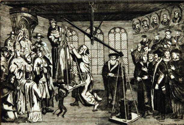 깔뱅 생가에서 중요한 판화가 있다. 위제 알라드(Huijeh Allardt)의 1562년 작품인 ‘성경의 무게’다. 성경의 무게는 사탄과 교황과 모든 인간이 기록한 책과 모든 사제