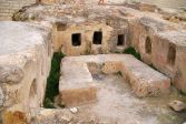 아리마대 요셉의 무덤과 동일한 무덤 구조인 코힘(kochim tomb)으로, 개인이 아닌 가족 무덤이다. 바위를 파서 만든 무덤이다. /두루Tentmaker(두루투어/두루에듀/두루