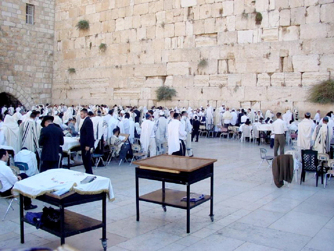 ▲2001년 9월 18일, 유대인의 새해 아침 오전 8시 통곡의 벽에서 찍은 것이다. ⓒ이주섭 목사 제공