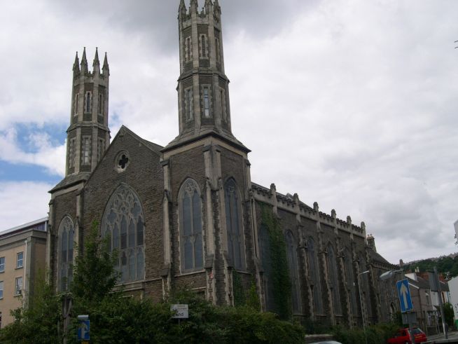 이슬람 재단에 팔린 영국 교회, 이슬람, 영국교회 