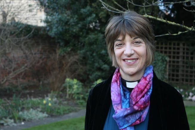 영국성공회 사상 처음으로 교구 사제가 된 레이첼 트레위크(Rachel Treweek) 부주교