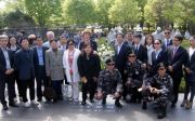 수잔 솔티 대표와 탈북자단체 대표들이 한국전쟁 참전용사 기념비 앞에서 기념행사를 가졌다.