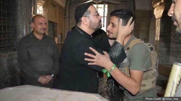 이라크 교회 신부들과 군인들