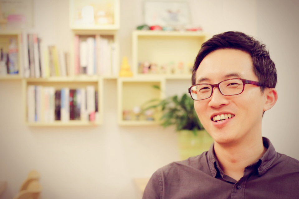 ▲백성훈 목사는 &ldquo;상위 리더가 하위 팀원과, 또는 하위 팀원이 상위 리더와 소통할 때 소통하는 건강한 방법이 교육돼야 한다. 다시 말해, 서브 리더가 상위 리더에게 가서 어떻게 말을 하고 내 하위 팀원에게 가서 어떻게 말을 해야 할지가 더 중요하게 다뤄져야 한다&rdquo;며 &ldquo;팀에서 생기는 대부분의 갈등에는 이 소통 과정에서 문제가 생긴 것&rdquo;이라고 풀이했다. ⓒEOM 제공