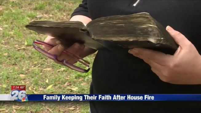 크롤리 가족, 화재, 성경, 