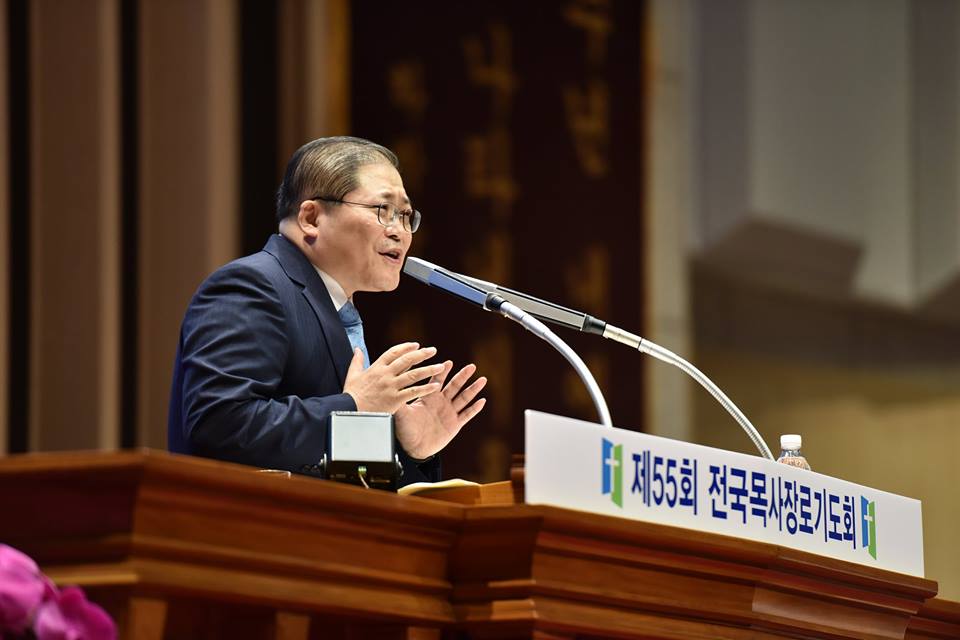 ▲예장 합동 제55회 전국 목사&middot;장로기도회 첫날(8일) 저녁집회에서 설교하는 소강석 목사 ⓒ새에덴교회