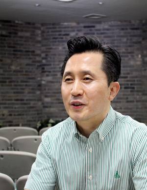 ▲라준석 목사는 &ldquo;하나님은 쌀쌀맞지 않으시다. 친밀하시다&rdquo;고 전했다. ⓒ이대웅 기자