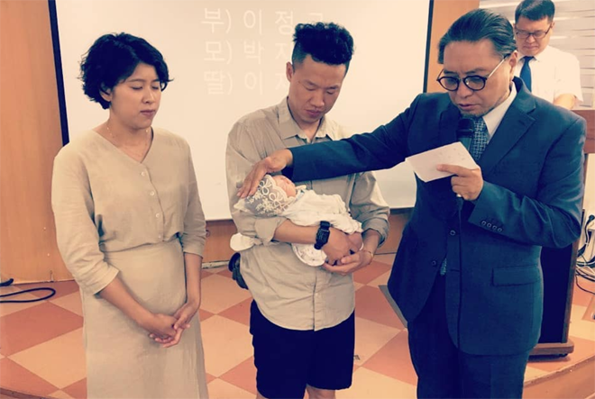 ▲개그맨 이정규(가운데)와 딸 자유. ⓒ이정규 공식 인스타그램