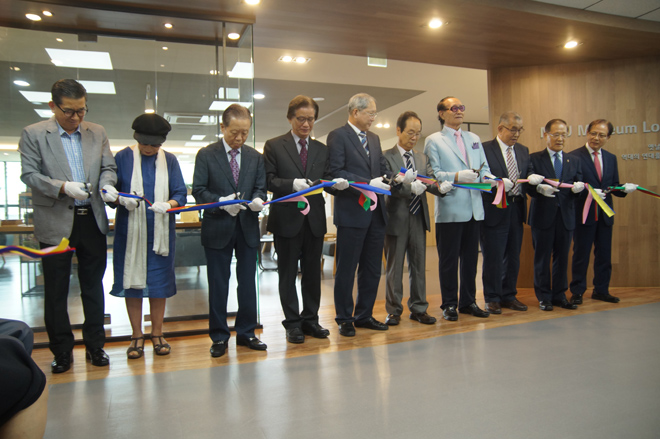 ▲감리교신학대학교 도서관 MTU Museum Lounge 오픈 커팅식. ⓒ김신의 기자