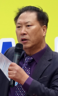 ▲WCC반대운동연대 조직위원장 송춘길 목사가 성회 취지를 발표하고 있다. ⓒWCC반대운동연대