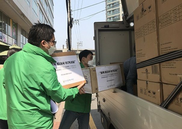 코로나19 대응 긴급지원물품 배송 모습