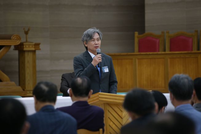 평양노회에 참석한 빛과진리교회 김명진 목사 