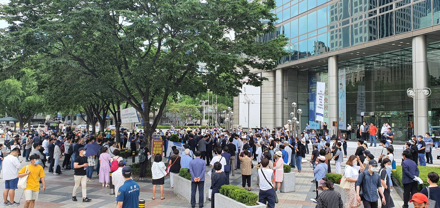 ▲퀴어축제 축복식 이동환목사 OUT 촉구 기자회견 현장. ⓒ주최측 제공