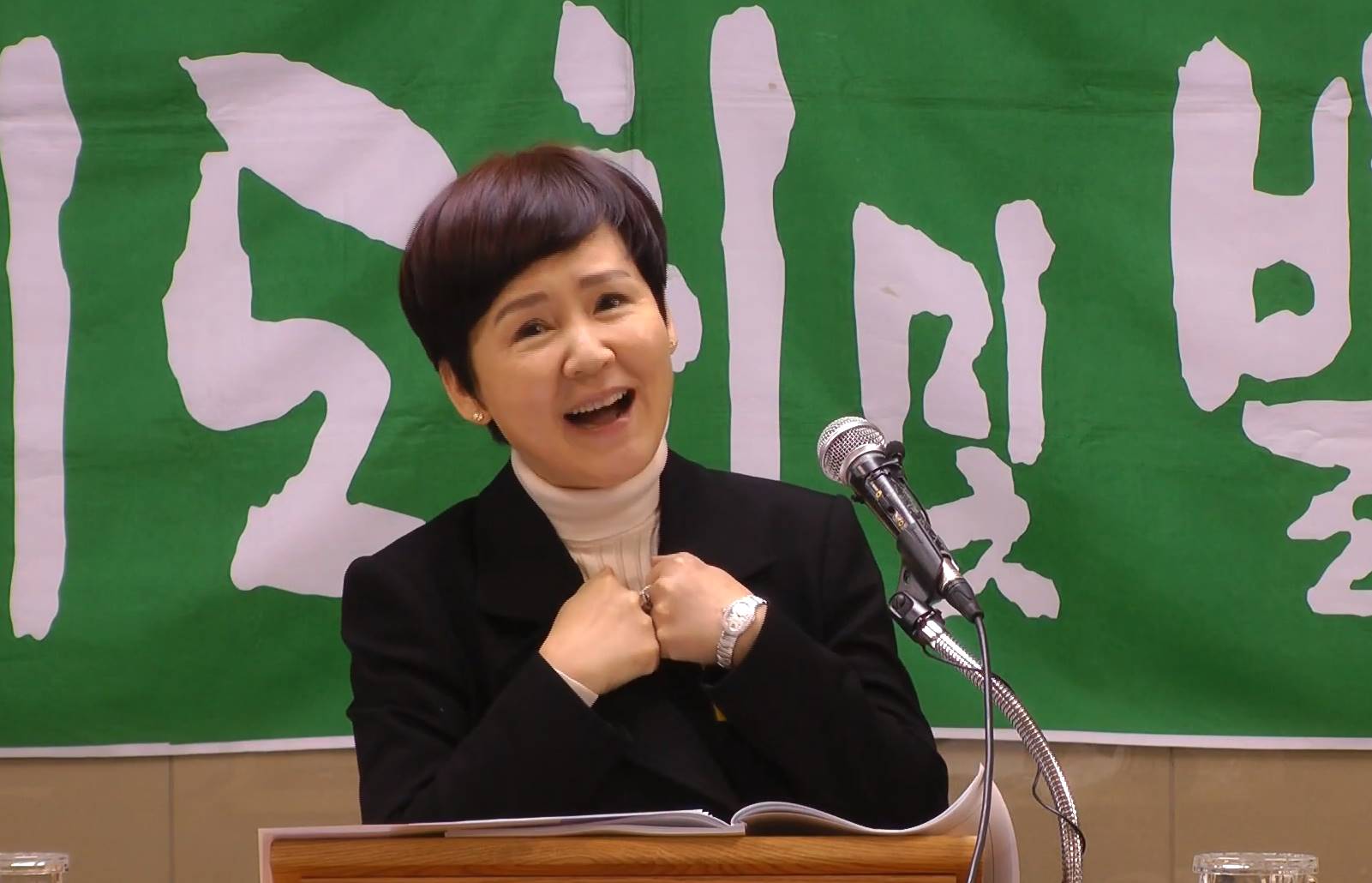 ▲이은경 변호사가 ‘포괄적 차별금지법, 과연 차별시정이 가능한가?’를 발제하고 있다.