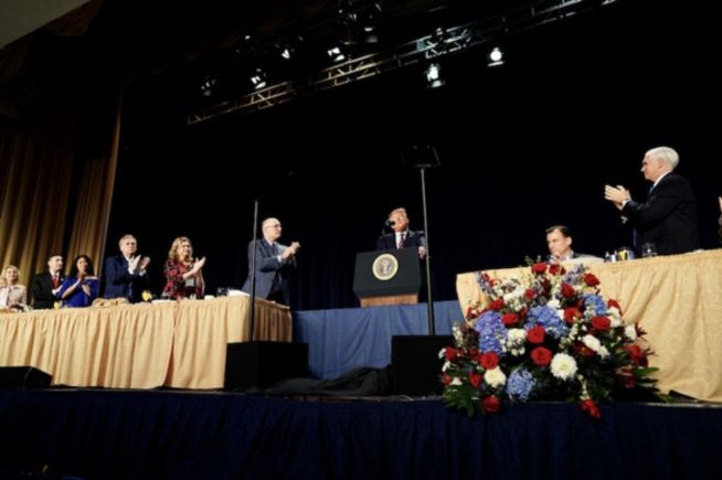 올해 2월 6일(현지시각) 열린 국가조찬기도회에 참석한 도널드 트럼프 대통령. 
