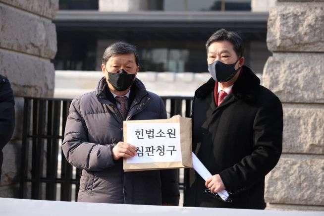 예자연 박경배 실행위원장, 심동섭 법률대책위원장.