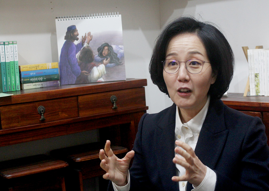 ▲지난달 서울 합정동에서 만난 김현아 위원은 &ldquo;정치인 아닌 사람들이 정치적 삶을 사는 것이 굉장히 중요하다&rdquo;고 말했다. ⓒ이대웅 기자