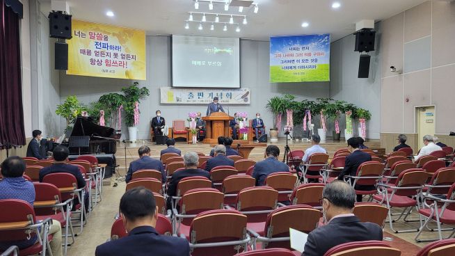 송상석 목사의 인물기 「송상석과 그의 시대」와 류윤욱 목사의 회고록 「빛 되신 주, 내 길을 비추시다」(