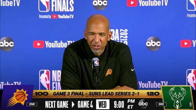 피닉스 선즈의 몬티 윌리엄스(Monty Williams) 감독.