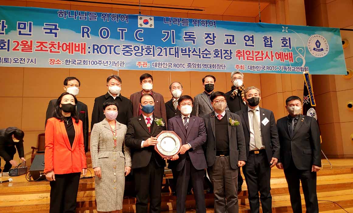 ▲주요 인사들의 기념촬영 모습.