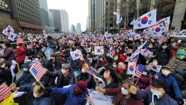 한국교회 지도자들과 성도들, 그리고 애국시민들이 3.1절을 맞아 광화문 이승만광장과 청계광장에서 ‘3.1절 광화문 1천만 국민기도회’를 개최했다. 