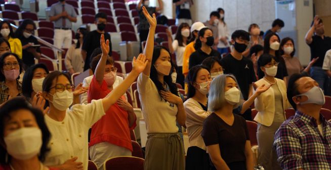 망우동 씨티교회(담임 조희서 목사)에서 찬양집회를 가진 최덕신 선교사