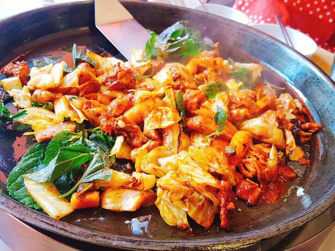 춘천 닭갈비 요리 음식 닭 맛집 유명세