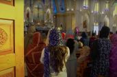 인도 남서부의 케럴라 주에 위치한 한 성당에서 신자들이 미사에 참석하고 있다.  