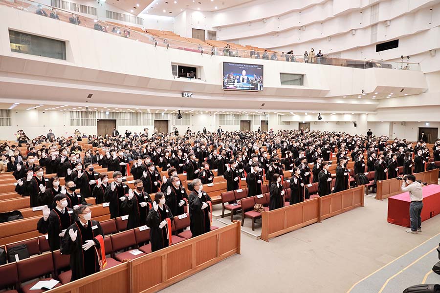 ▲목사 안수자들이 선서하고 있다. ⓒ카이캄