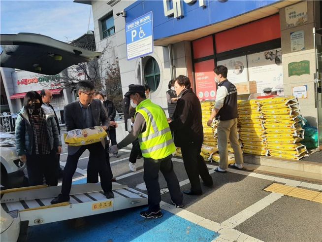  독거노인 가정 사랑의 쌀 나누기 행사