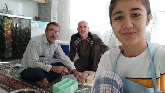 ▲시리아 난민들을 위한 일터공동체 &lsquo;러브스토리&rsquo;에서 비누를 생산 중인 시리아 난민. ⓒ인터콥선교회