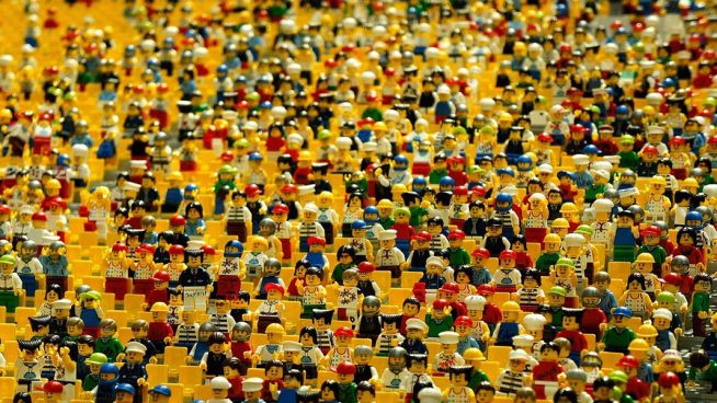 레고 장난감 인형 군중 사람들 광장 고독 개성 몰개성 개인주의