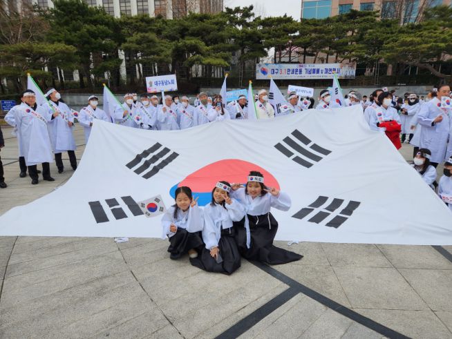 대구광역시장로회총연합회(회장 김정수 장로)가 1일 오전 대구제일교회에서 3.1운동 제104주년을 맞아 ‘대구 3.1만세운동 기념예배 및 재연행사’를 개최했다.