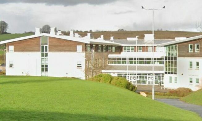 스코틀랜드 파이프주 카우덴비스에 위치한 비스고등학교.