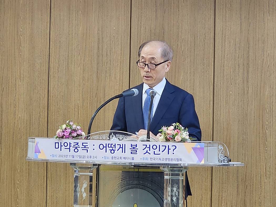 ▲이상원 교수가 발제하고 있다. ⓒ주최측 제공