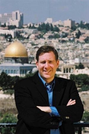 미국계 이스라엘인 작가 조엘 C. 로젠버그. 