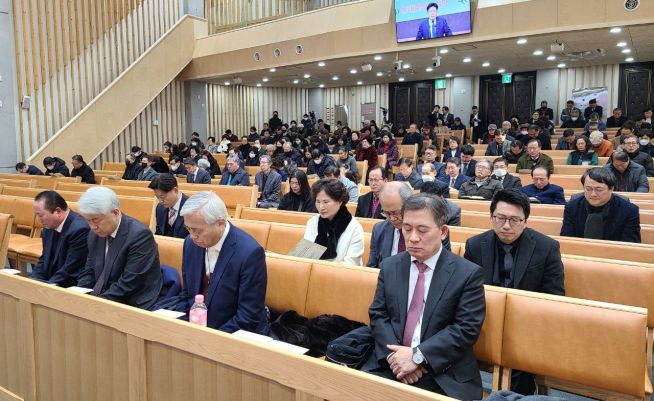 (사)부산기독교총연합회(이하 부기총)가 1월 25일 동래중앙교회에서 부산의 기독교계 및 사회 각계 지도자들이 참석한 가운데 제46회기 대표회장 취임식 및 신년인사회를 개최했다. 