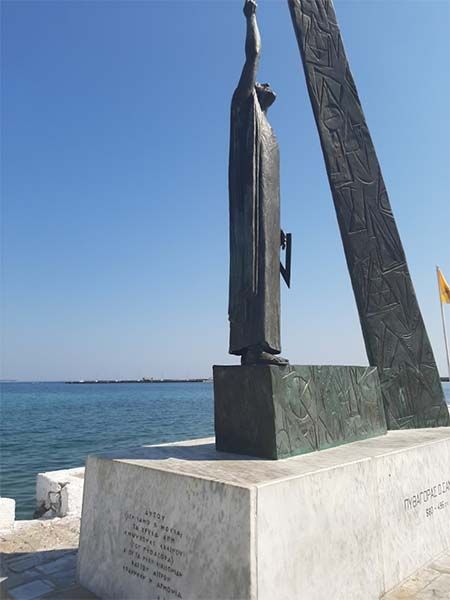 피타고라스 사모스 기념 조형 피타고리오 항구