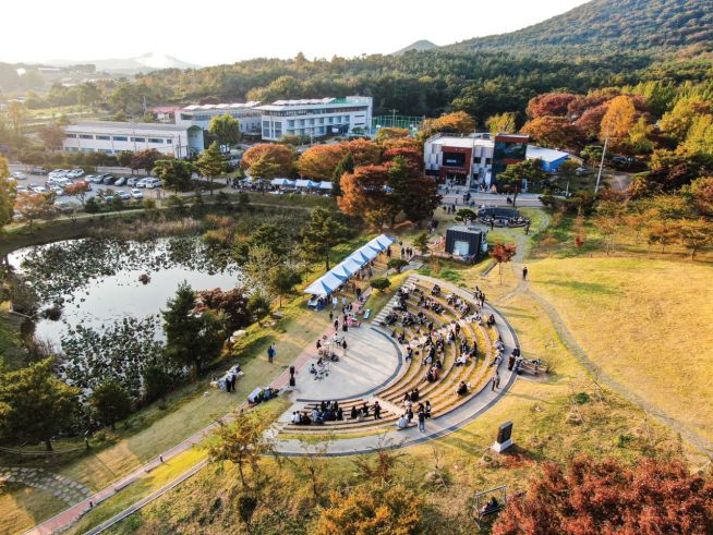 5만 평의 넓은 캠퍼스를 자랑하는 꿈의학교.