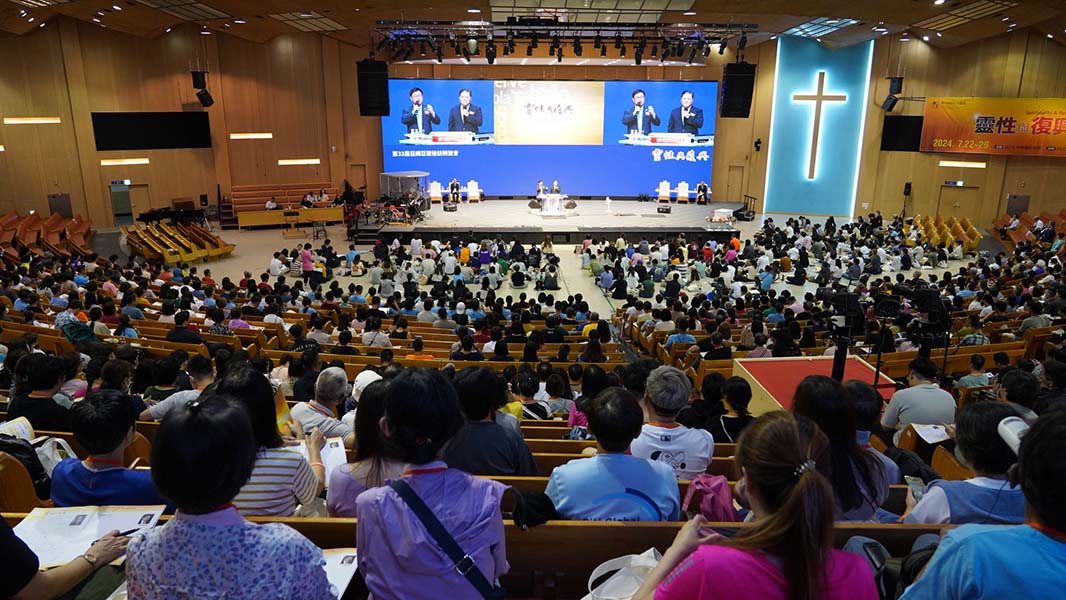 ▲파주 오산리최자실기념금식기도원에서 OCCK 성회에서 중화권 목회자들에게 설교하고 있는 소강석 목사.