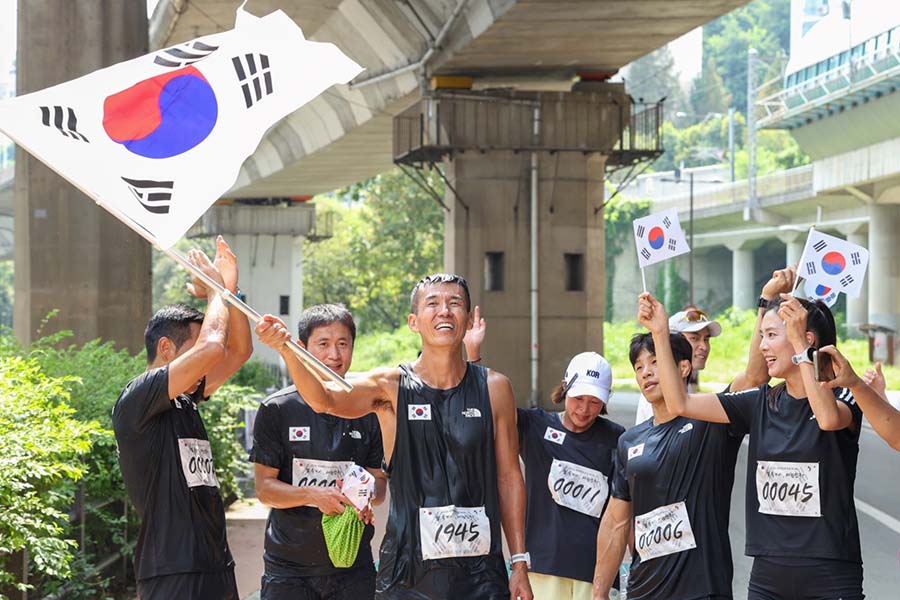 ▲가수 션이 81.5km를 완주한 모습. ⓒ한국해비타트