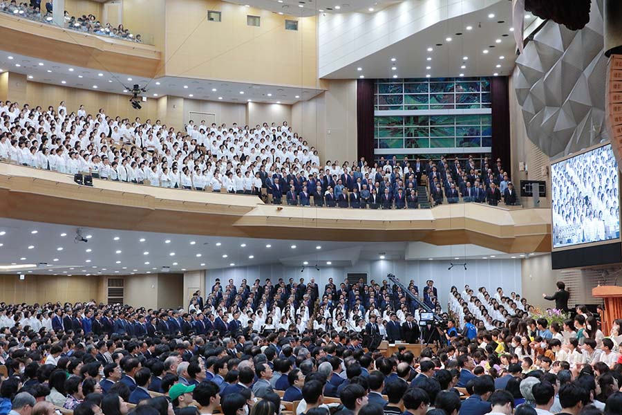 ▲연합 성가대가 찬양하고 있다. ⓒ명성교회