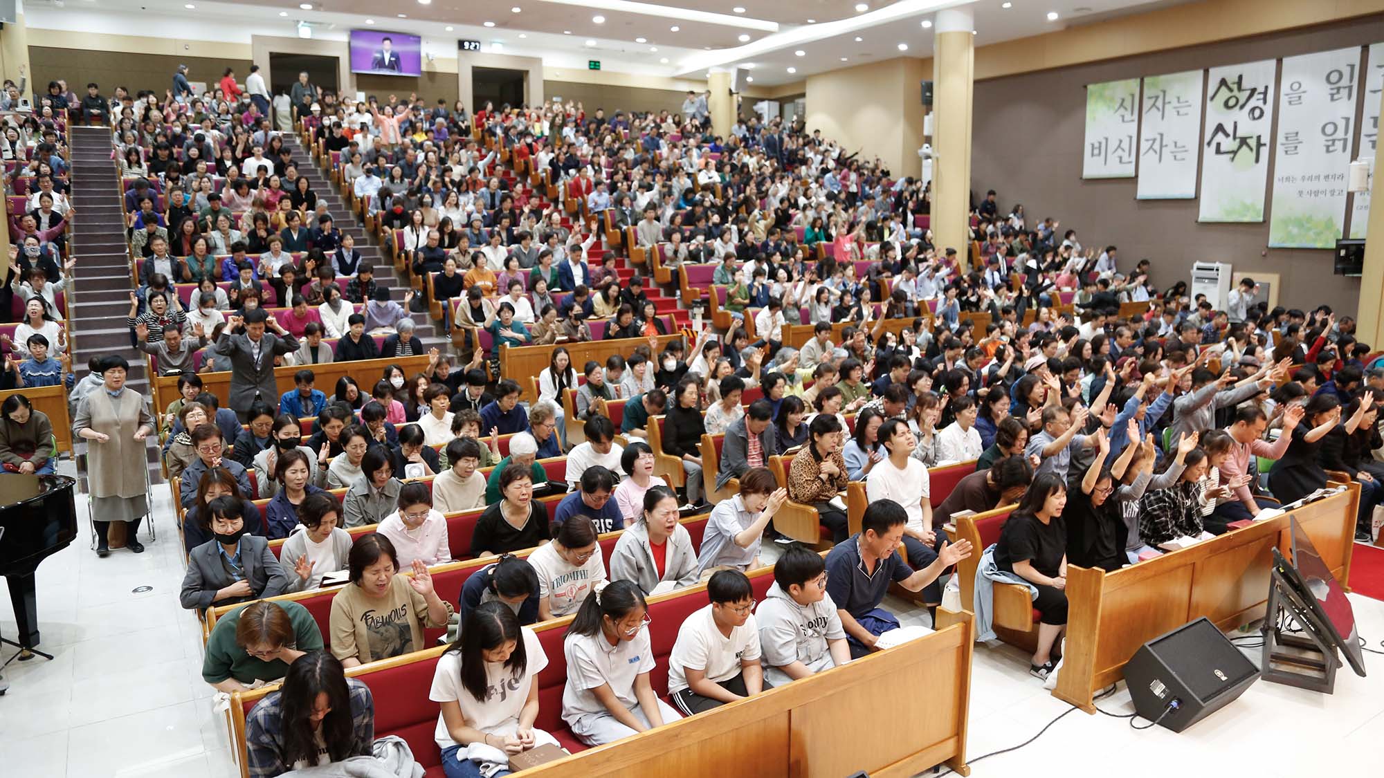 ▲10.27 연합예배를 앞두고 열린 연합금식 기도성회에서 기도하는 모습. ⓒ에스더기도운동