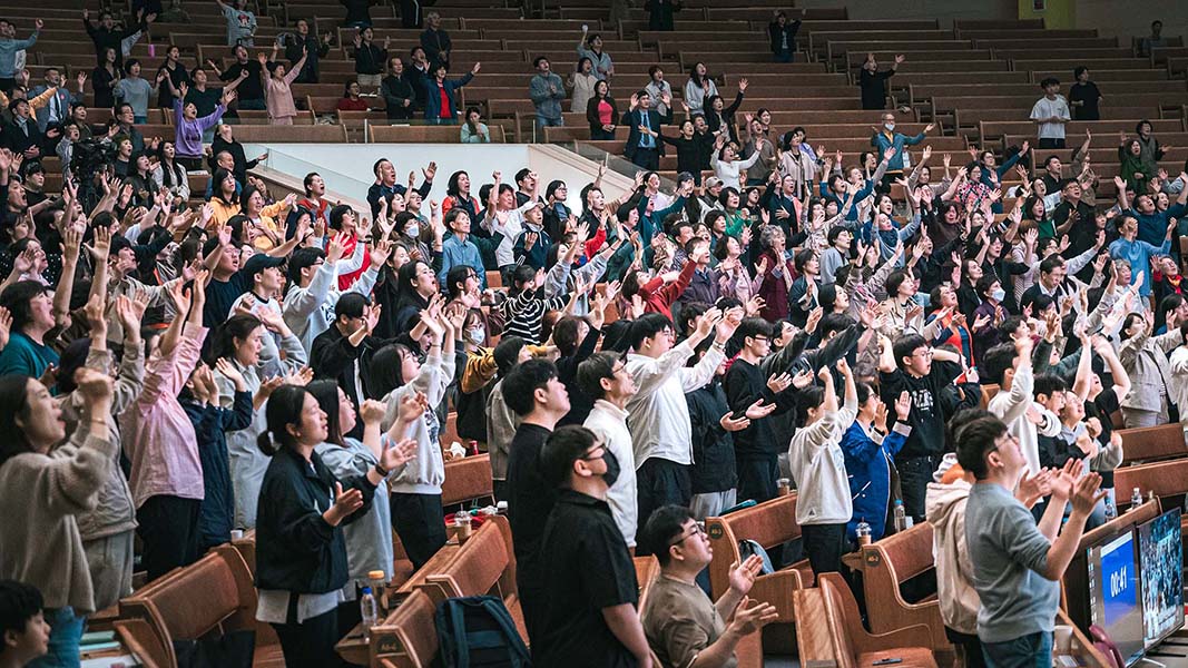 ▲&lsquo;10.27 한국교회 200만 연합예배 및 큰 기도회&rsquo;(이하 10.27)가 눈앞으로 다가온 가운데, 이를 위한 &lsquo;연합 금요철야기도회&rsquo;가 10월 25일 밤 10시부터 26일 새벽 3시까지 장장 5시간 동안 부산 세계로교회(담임 손현보 목사)에서 진행됐다. ⓒ세계로교회