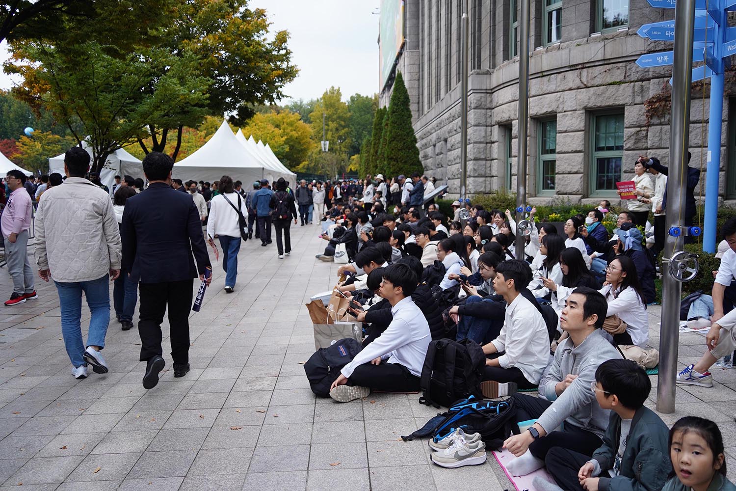 ▲10.27 한국교회 200만 연합예배 및 큰 기도회에 참석한 성도들. 사진은 서울시청 앞 광장 인근 참석자들 모습. ⓒ송경호 기자