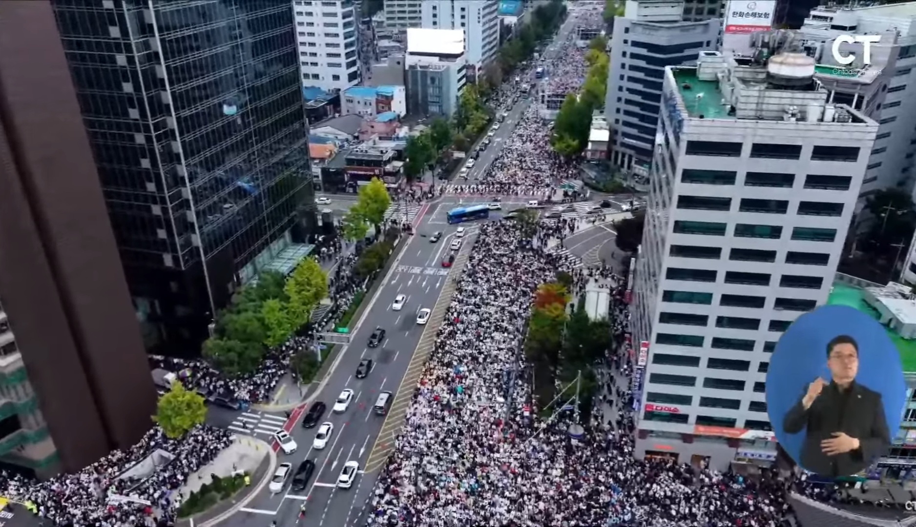 ▲10.27 한국교회 200만 연합예배 및 큰 기도회가 개최된 서울시청 앞 광장, 광화문, 여의도, 서울역 일대에서 드론으로 촬영한 모습들. ⓒ크리스천투데이 유튜브