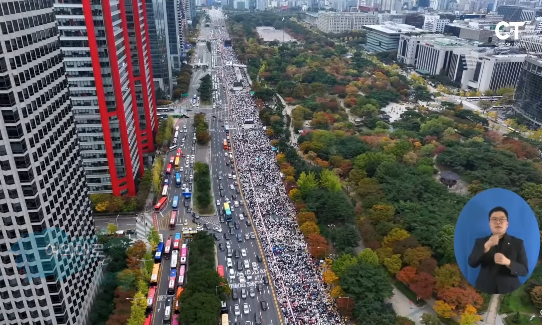 ▲10.27 한국교회 200만 연합예배 및 큰 기도회가 개최된 서울시청 앞 광장, 광화문, 여의도, 서울역 일대에서 드론으로 촬영한 모습들. ⓒ크리스천투데이 유튜브