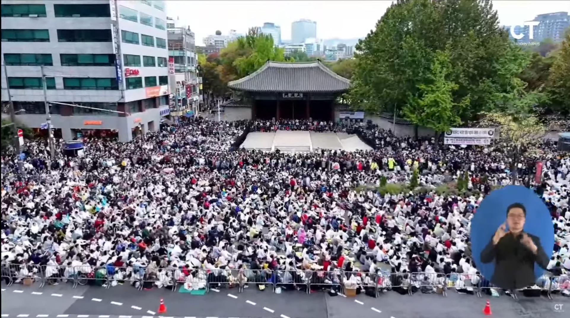 ▲10.27 한국교회 200만 연합예배 및 큰 기도회가 개최된 서울시청 앞 광장, 광화문, 여의도, 서울역 일대에서 드론으로 촬영한 모습들. ⓒ크리스천투데이 유튜브