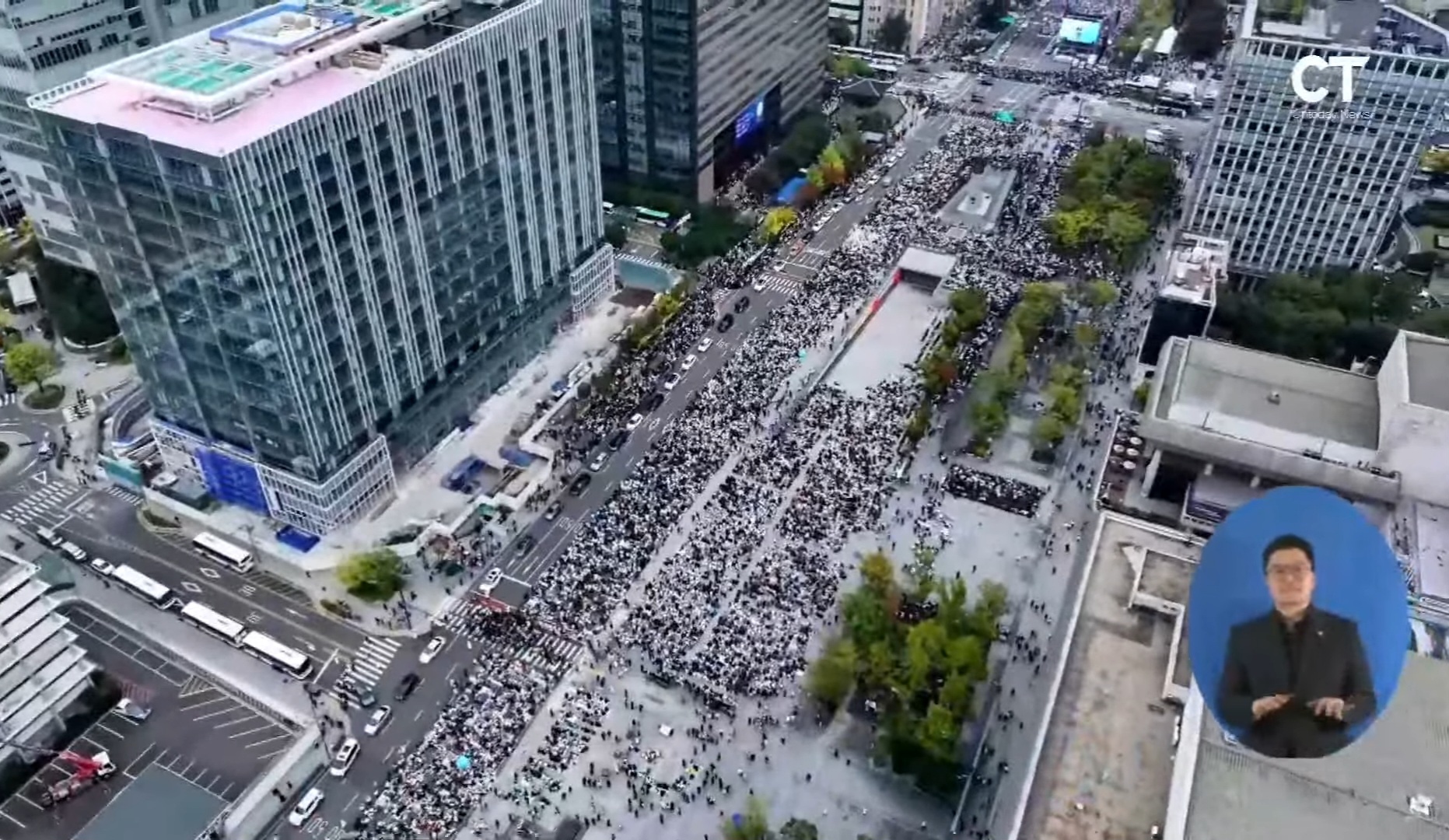 ▲10.27 한국교회 200만 연합예배 및 큰 기도회가 개최된 서울시청 앞 광장, 광화문, 여의도, 서울역 일대에서 드론으로 촬영한 모습들. ⓒ크리스천투데이 유튜브