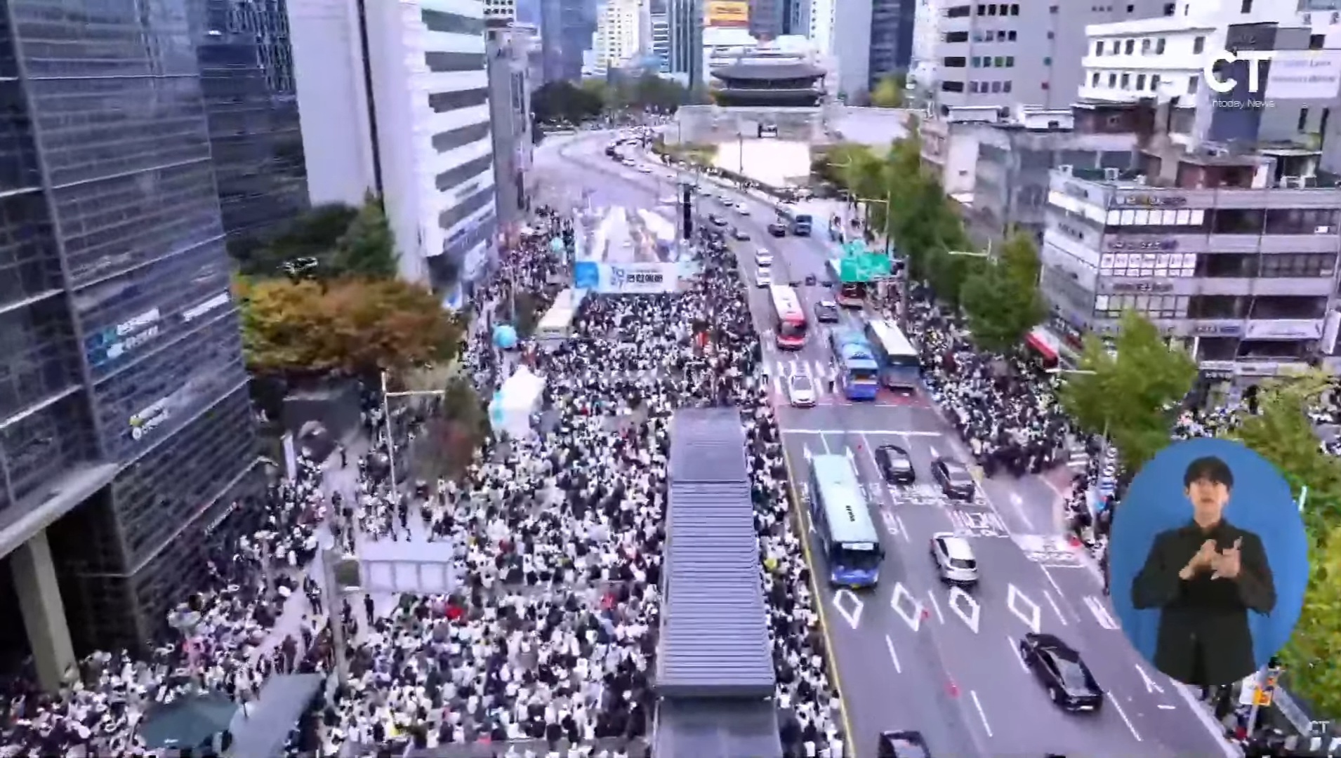 ▲10.27 한국교회 200만 연합예배 및 큰 기도회가 개최된 서울시청 앞 광장, 광화문, 여의도, 서울역 일대에서 드론으로 촬영한 모습들. ⓒ크리스천투데이 유튜브